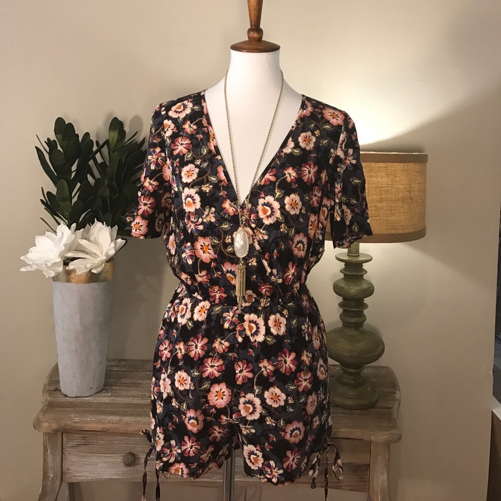 Floral short sleeved romper with back tassel tie M